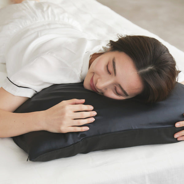 ヒツジのいらない枕　至極　シルクカバー付き ヒツジのいらない枕 シルク 枕カバー 黒 シャンパンゴールド